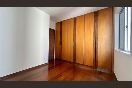 Quarto de apartamento para alugar com 3 quartos, 95m² em Buritis, Belo Horizonte