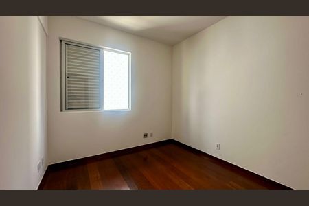 Quarto de apartamento para alugar com 3 quartos, 95m² em Buritis, Belo Horizonte