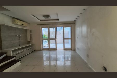 Sala de casa de condomínio para alugar com 3 quartos, 200m² em Recreio dos Bandeirantes, Rio de Janeiro