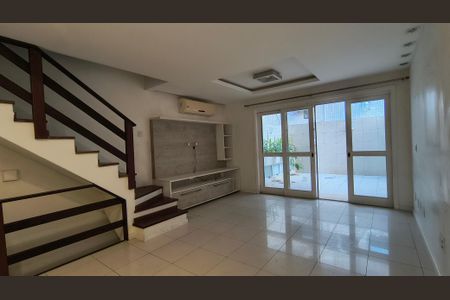 Sala de casa de condomínio para alugar com 3 quartos, 200m² em Recreio dos Bandeirantes, Rio de Janeiro
