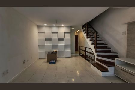 Sala de casa de condomínio para alugar com 3 quartos, 200m² em Recreio dos Bandeirantes, Rio de Janeiro