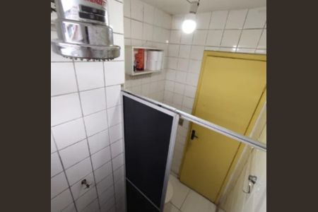Banheiro de apartamento à venda com 2 quartos, 44m² em Caetano Furquim, Belo Horizonte