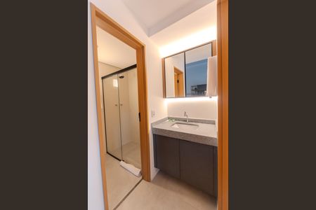 Banheiro de kitnet/studio para alugar com 1 quarto, 42m² em República, São Paulo