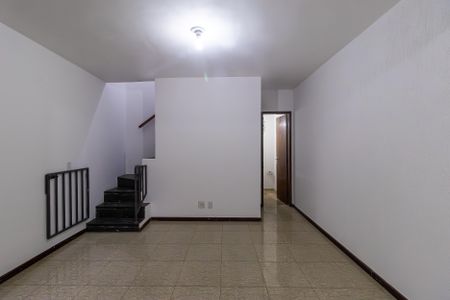 Sala de casa de condomínio para alugar com 3 quartos, 109m² em Dona Clara, Belo Horizonte