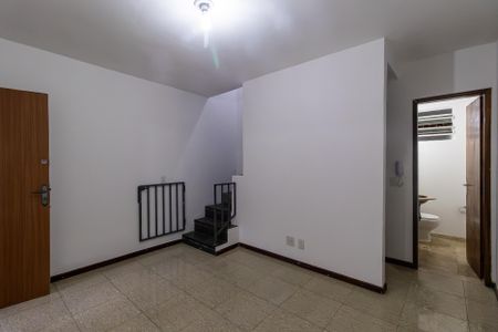 Sala de casa de condomínio para alugar com 3 quartos, 109m² em Dona Clara, Belo Horizonte