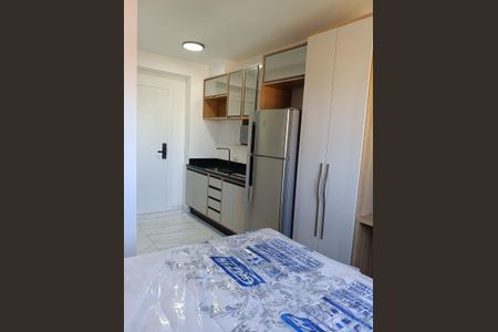 Cozinha de kitnet/studio para alugar com 1 quarto, 17m² em Novo Mundo, Curitiba