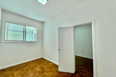 Quarto de apartamento à venda com 1 quarto, 32m² em Leme, Rio de Janeiro