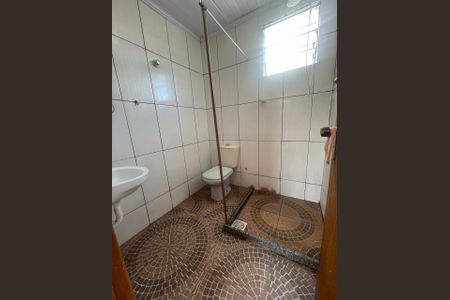 Banheiro de kitnet/studio para alugar com 1 quarto, 32m² em Senador Vasconcelos, Rio de Janeiro