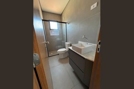 Banheiro de casa de condomínio para alugar com 1 quarto, 33m² em Macuco, Santos