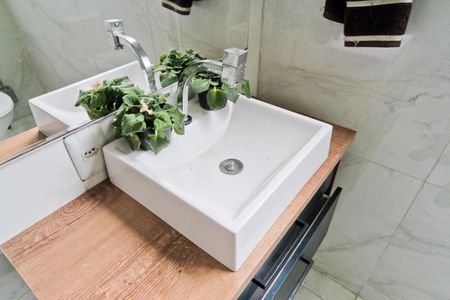 Banheiro de apartamento para alugar com 1 quarto, 43m² em Vila Jaraguá, São Paulo