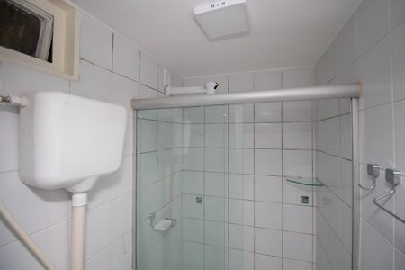 Banheiro Social de kitnet/studio para alugar com 1 quarto, 32m² em Qd 301, Brasília