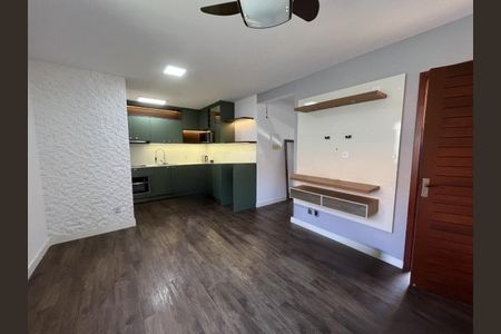 Sala de casa de condomínio para alugar com 2 quartos, 60m² em Olaria, Canoas