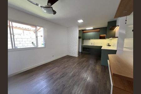 Sala de casa de condomínio para alugar com 2 quartos, 60m² em Olaria, Canoas