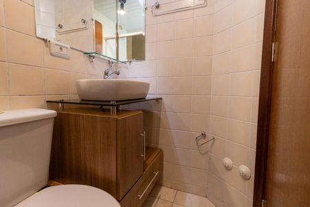 Banheiro Social de apartamento para alugar com 2 quartos, 53m² em Capão Raso, Curitiba