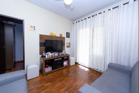 Casa à venda com 5 quartos, 420m² em Tirol, Contagem