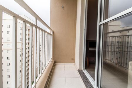 Sacada de apartamento para alugar com 3 quartos, 68m² em Jardim Tupanci, Barueri