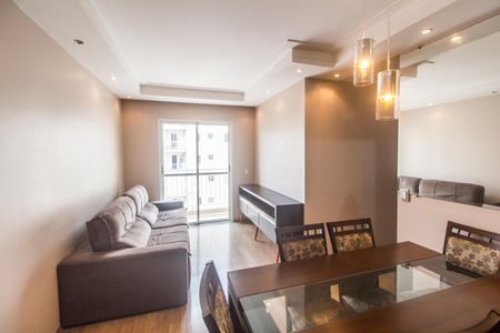 Sala de apartamento para alugar com 3 quartos, 68m² em Jardim Tupanci, Barueri
