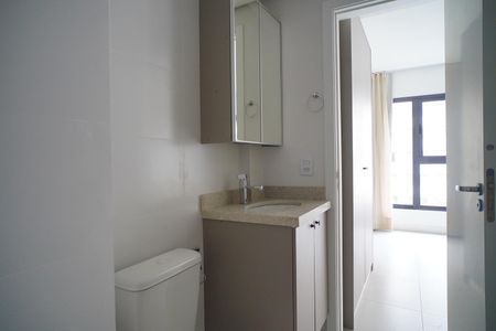 Banheiro de kitnet/studio à venda com 1 quarto, 24m² em Independência, Porto Alegre
