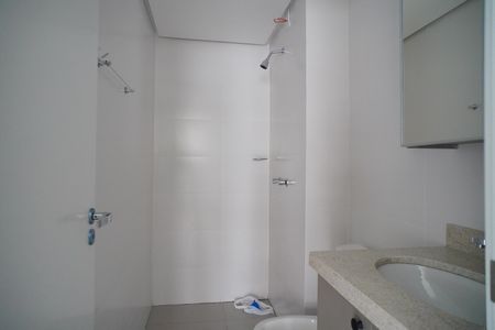 Banheiro de kitnet/studio à venda com 1 quarto, 24m² em Independência, Porto Alegre