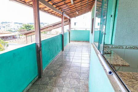 Varanda de casa para alugar com 3 quartos, 250m² em Novo Glória, Belo Horizonte