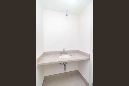 Banheiro de apartamento para alugar com 1 quarto, 27m² em Farroupilha, Porto Alegre