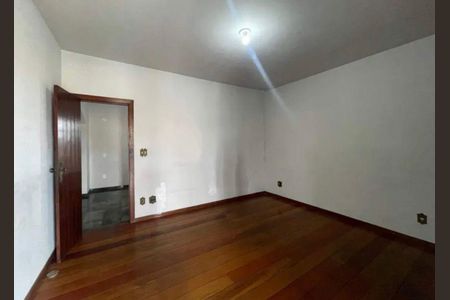 Casa para alugar com 8 quartos, 219m² em Centro, Contagem