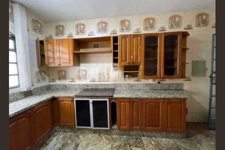 Casa para alugar com 8 quartos, 219m² em Centro, Contagem