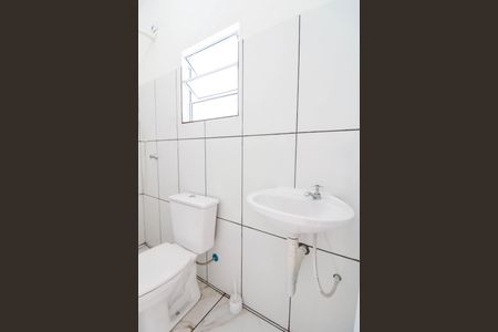 Banheiro de casa para alugar com 1 quarto, 50m² em Jardim Neide, São Paulo