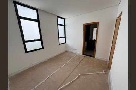 Casa à venda com 4 quartos, 350m² em Vale do Sereno, Nova Lima