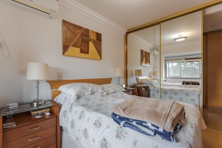 Suíte de casa de condomínio à venda com 3 quartos, 260m² em Boa Vista, Porto Alegre