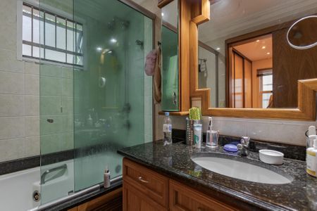 Suíte de casa de condomínio à venda com 3 quartos, 260m² em Boa Vista, Porto Alegre