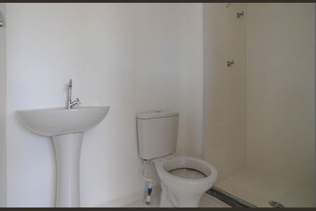 Banheiro de apartamento para alugar com 1 quarto, 60m² em Vila Francisco Remeikis, Taboão da Serra