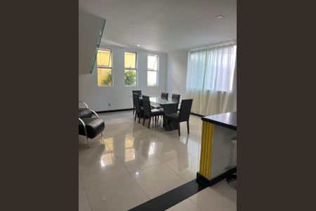 Casa para alugar com 4 quartos, 280m² em Cabral, Contagem
