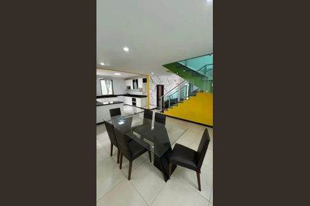 Casa para alugar com 4 quartos, 280m² em Cabral, Contagem