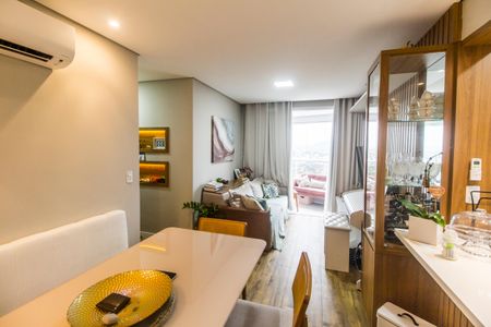 Sala de apartamento para alugar com 2 quartos, 70m² em Empresarial 18 do Forte, Barueri