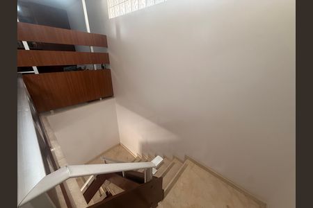 Escada de casa de condomínio à venda com 3 quartos, 234m² em Indianópolis, São Paulo
