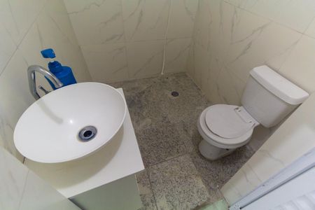 Banheiro de casa para alugar com 1 quarto, 40m² em Jardim Guairaca, São Paulo