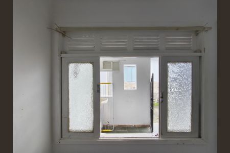 Janela - Sala de casa para alugar com 1 quarto, 30m² em Anil, Rio de Janeiro