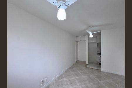 Sala de apartamento para alugar com 3 quartos, 53m² em Vargem Grande, Rio de Janeiro