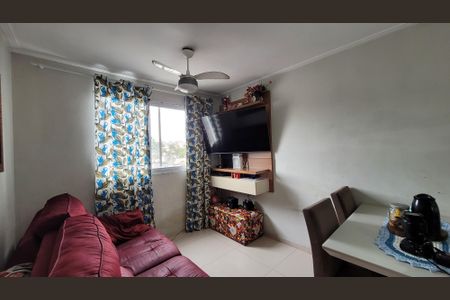 Sala de apartamento para alugar com 2 quartos, 38m² em Jardim das Oliveiras, Itaquaquecetuba