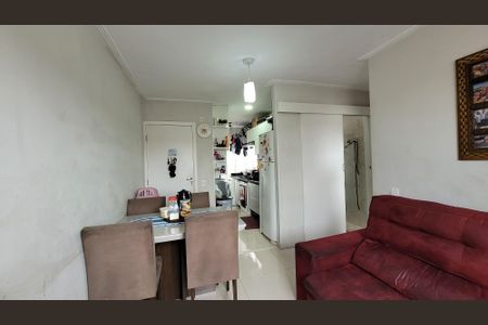 Sala de apartamento para alugar com 2 quartos, 38m² em Jardim das Oliveiras, Itaquaquecetuba