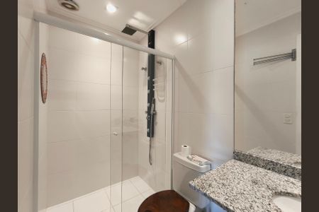 Banheiro de kitnet/studio para alugar com 1 quarto, 47m² em Centro, Jundiaí