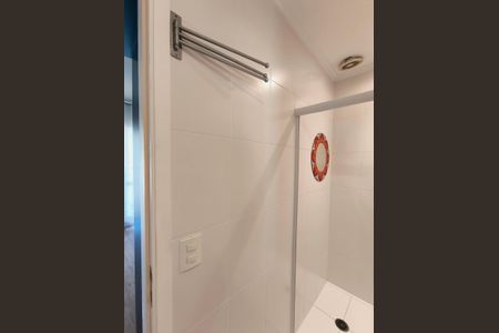 Banheiro de kitnet/studio para alugar com 1 quarto, 47m² em Centro, Jundiaí