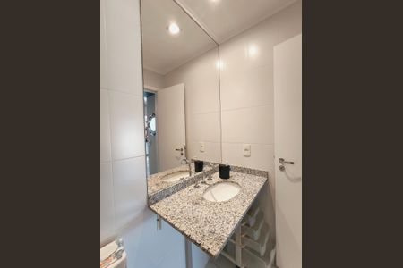 Banheiro de kitnet/studio para alugar com 1 quarto, 47m² em Centro, Jundiaí