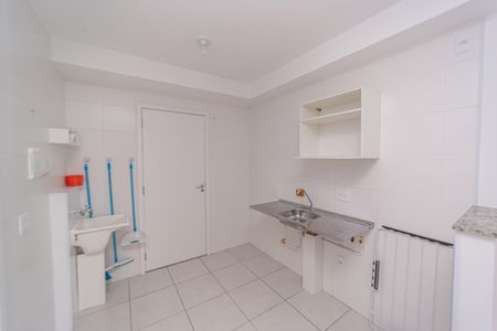 Sala/Cozinha e Área de Serviço de apartamento para alugar com 1 quarto, 27m² em Vila Penteado, São Paulo