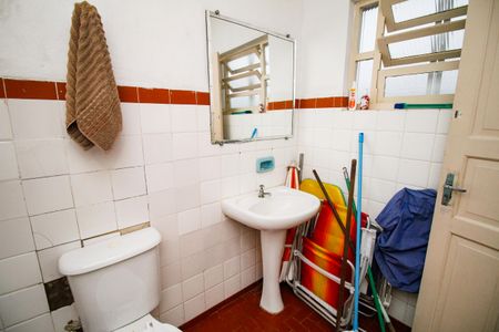 Banheiro 2 de casa para alugar com 2 quartos, 180m² em Guilhermina, Praia Grande