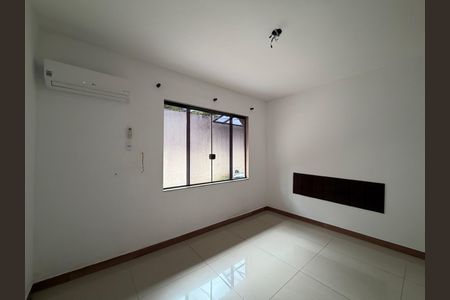 Quarto de casa para alugar com 1 quarto, 75m² em Jacarepaguá, Rio de Janeiro