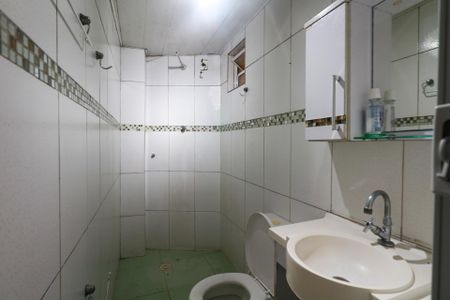 Banheiro de casa para alugar com 1 quarto, 20m² em Vila Guacuri, Diadema