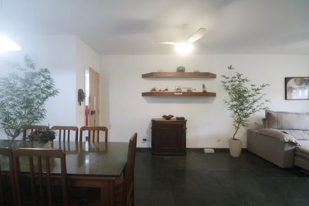 Sala de apartamento para alugar com 4 quartos, 126m² em Jardim Vitoria, Guarujá