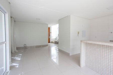Sala de casa de condomínio para alugar com 3 quartos, 149m² em Granja Marileusa, Uberlândia